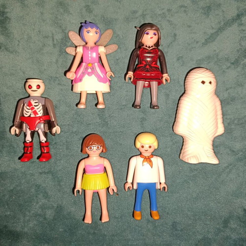 Playmobil figures used, pack of 6 unique