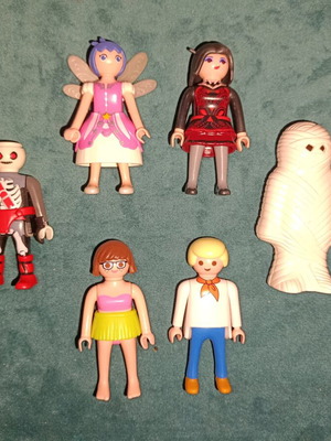 Playmobil figures used, pack of 6 unique
