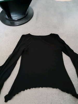 Black medium T-shirt like new with open sleeves