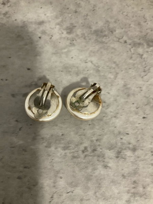 Clip-on pearl earrings like new, fashion jewelry