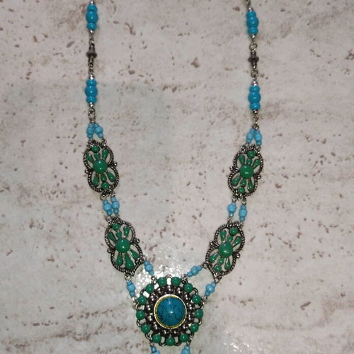 Vintage necklace with stones like new, impressive