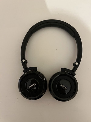 AKG Harman Kardon wireless headphones with Bluetooth and controls