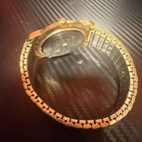 Women's watch used, battery needed