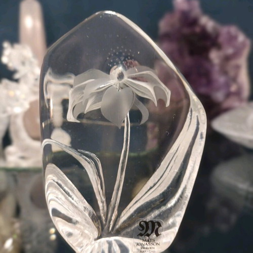 Mats Jonasson crystal with carved flower like new