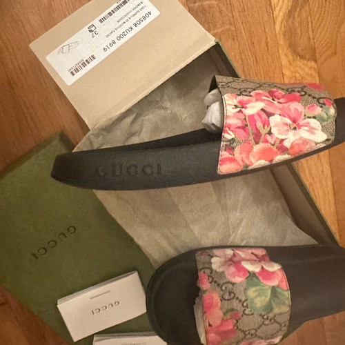 Gucci GG Blooms Supreme floral slide sandals used, size 37, black and pink