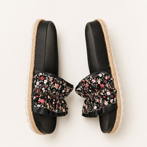 Black women's slippers with floral ruffles size 41, like new