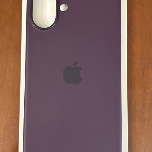 Silicone Case with MagSafe for iPhone 16 Plus like new, Plum color