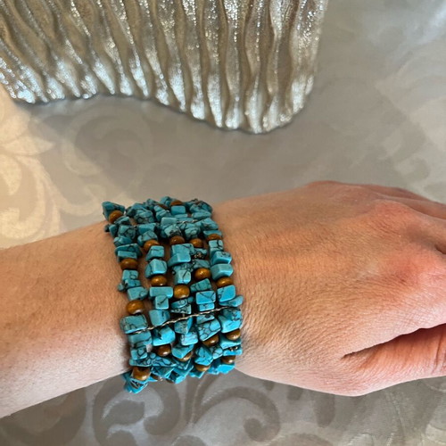 Elastic bracelet like new in blue and brown shades