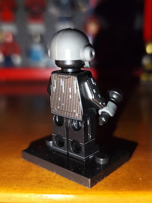 Μινιφιγούρα Lego Thomas Bangalter σαν καινούργιο με μικρόφωνο και βάση