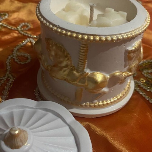 Soy candle in handmade porcelain carousel container new