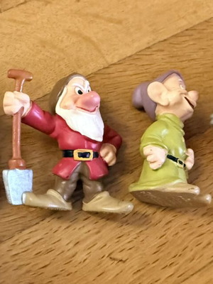 Disney Snow White and 5 Dwarfs figures set used
