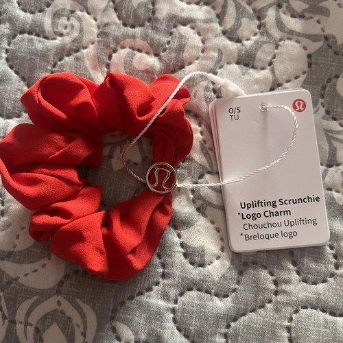 Lululemon scrunchies new