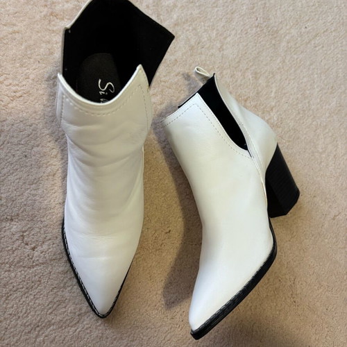White ankle boots with side openings, brand new