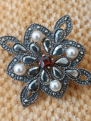 Vintage 925 silver brooch used with unique design