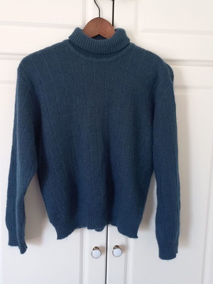 Vintage blue and wine-colored sweater like new, small/medium