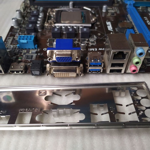 ASUS P8Z77V-LX motherboard with Intel i5 3570 and IO shield