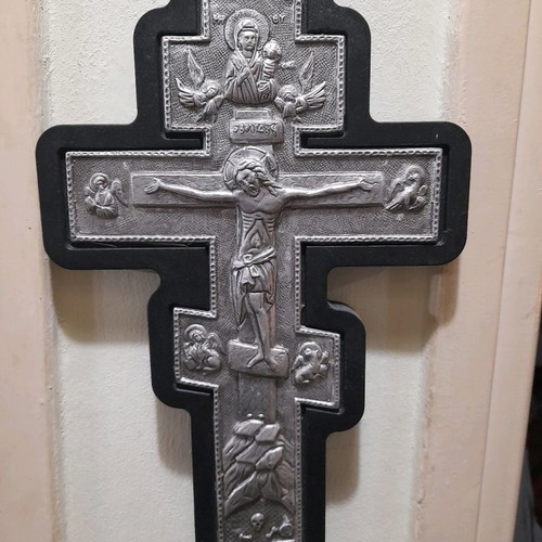 Cross-shaped image used, 34 centimeters