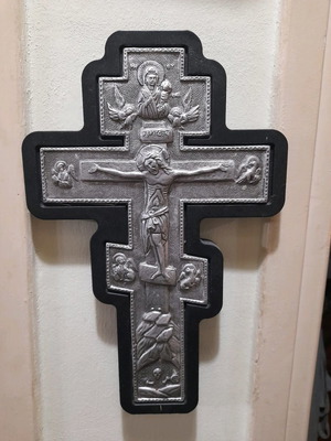 Cross-shaped image used, 34 centimeters