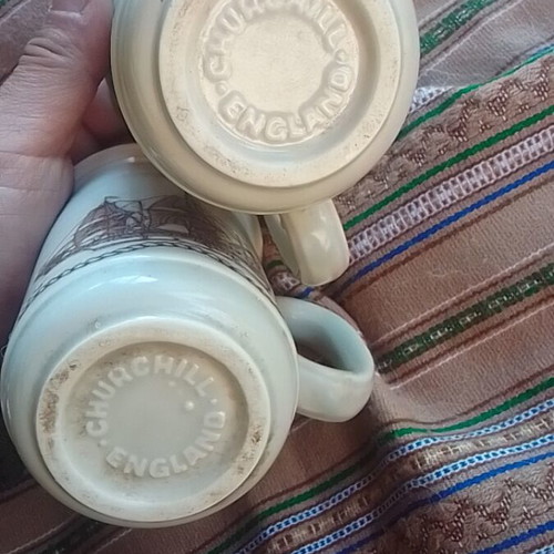 Vintage Churchill stoneware mug set like new