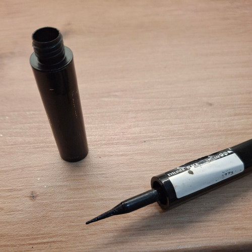 Black liquid eyeliner