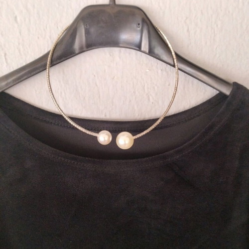Chic choker with rhinestones and double faux pearls new, silver color