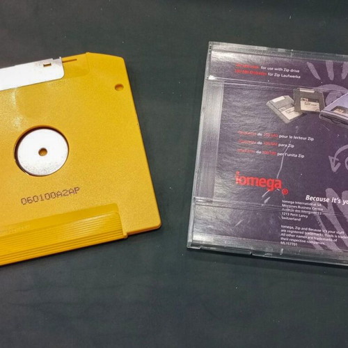Iomega Zip Disk 100mb used, needs formatting