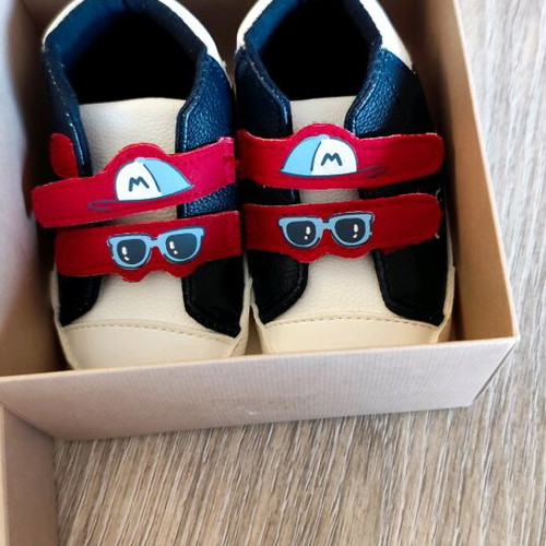 Baby shoes new, unused in box