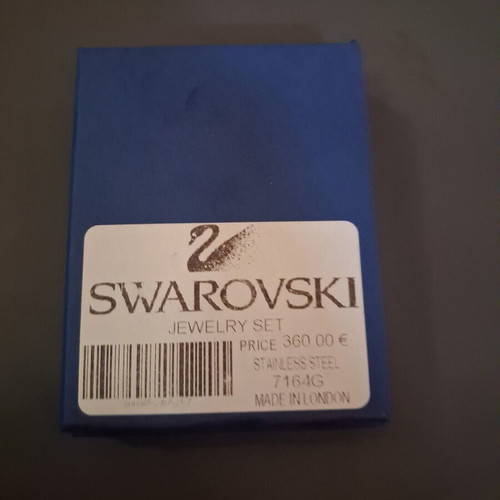 Swarovski jewelry set like new with necklace, ring and earrings blue gold