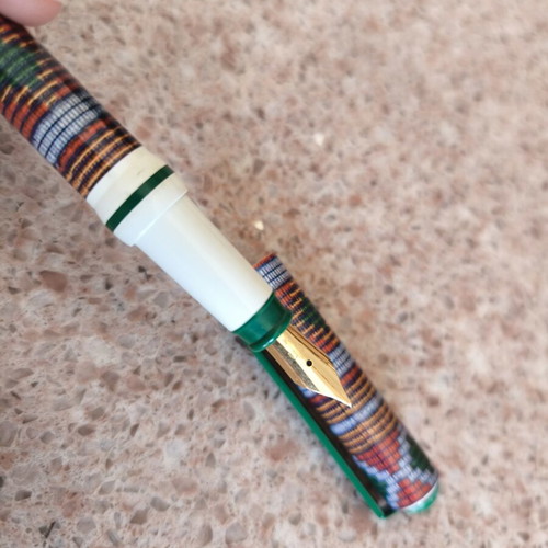 Daniel Hechter pen new