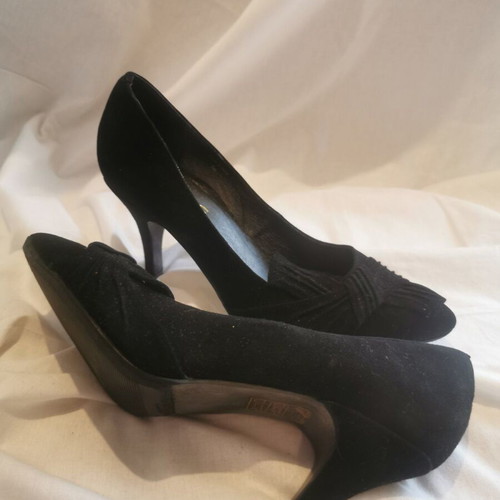 Women's pumps used size 36