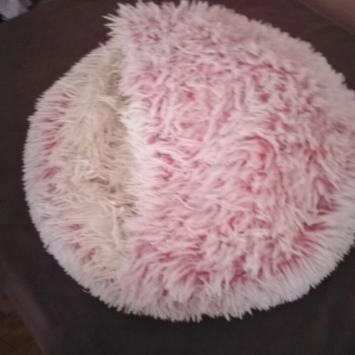 Cat bed envelope style pink and cream like new