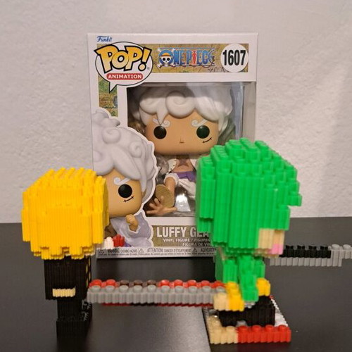 One Piece building blocks set with Roronoa Zoro and Sanji