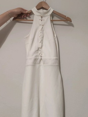 Φόρεμα σε λευκό χρώμα