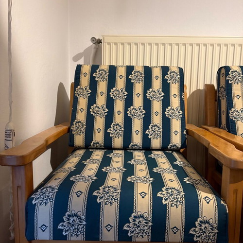 Sofa bed set and 2 armchairs like new