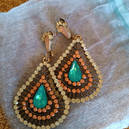 Earrings like new with stones