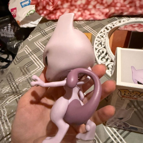 Funko Pop! Mewtwo collectible Pokémon figure like new #581