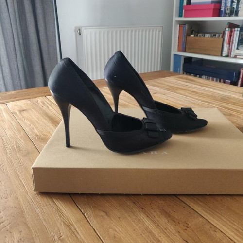 Peep toe black pumps used, size 37.5
