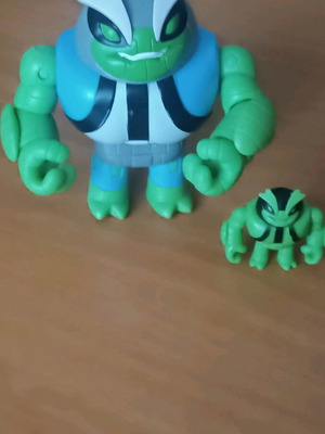 Slapback figure from Ben 10 series like new
