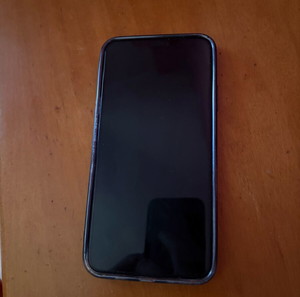 Πωλείται iPhone 11 Pro Max 256GB Με υγεία μπαταρίας 99%