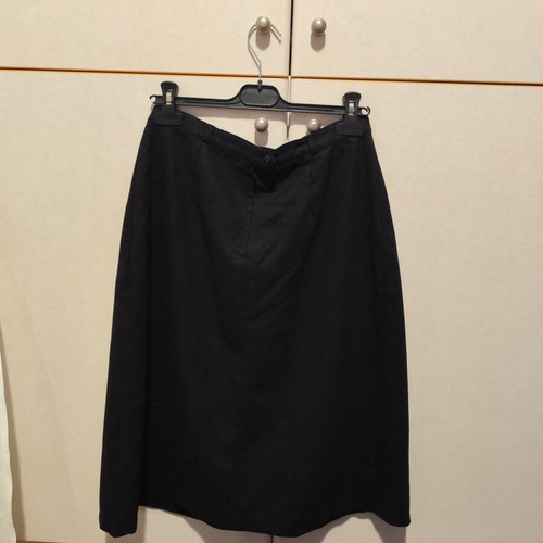 Black wool skirt like new, size L 40 12