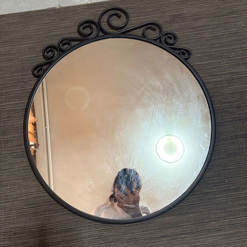 Round decorative wall mirror with metal frame, vintage style