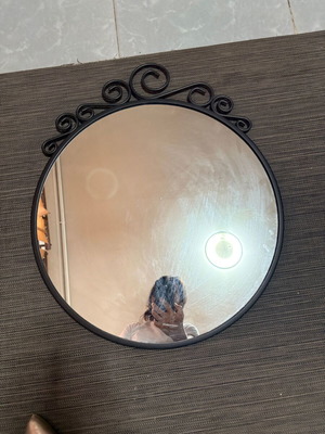 Round decorative wall mirror with metal frame, vintage style