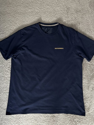 Patagonia M's Summit Road Organic T-Shirt XL like new, blue