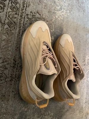 Adidas Ozrah sneakers size 45.5 like new beige