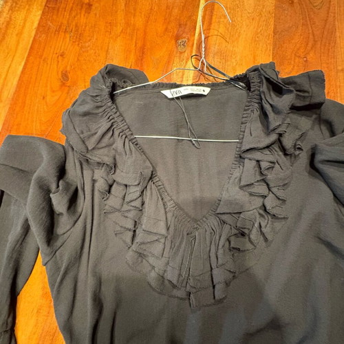 Zara black dress like new with belt and ruffles, size S