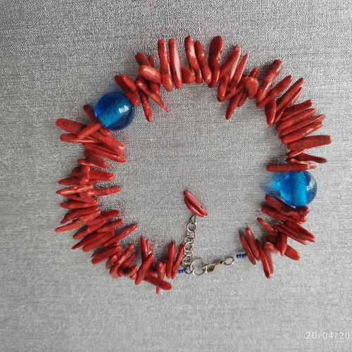Chunky boho coral necklace with blue beads new