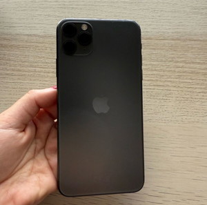 iPhone 11 pro max 256GB (φορτιστής, 2 θήκες) και smart watch