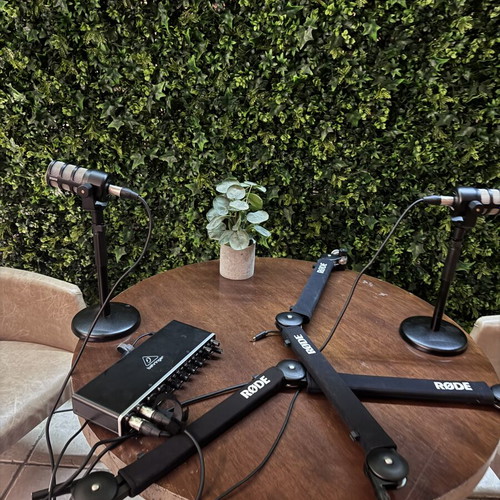 Rode Podmic microphones set of 2 with original stands and Behringer amplifier like new