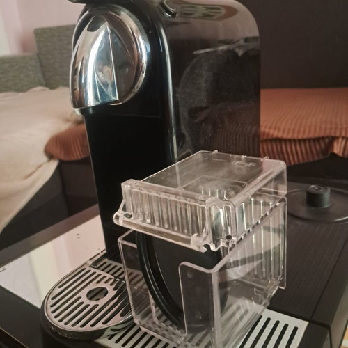 DeLongi CITIZ and Milk Nespresso coffee machine like new