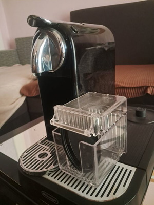 DeLongi CITIZ and Milk Nespresso coffee machine like new